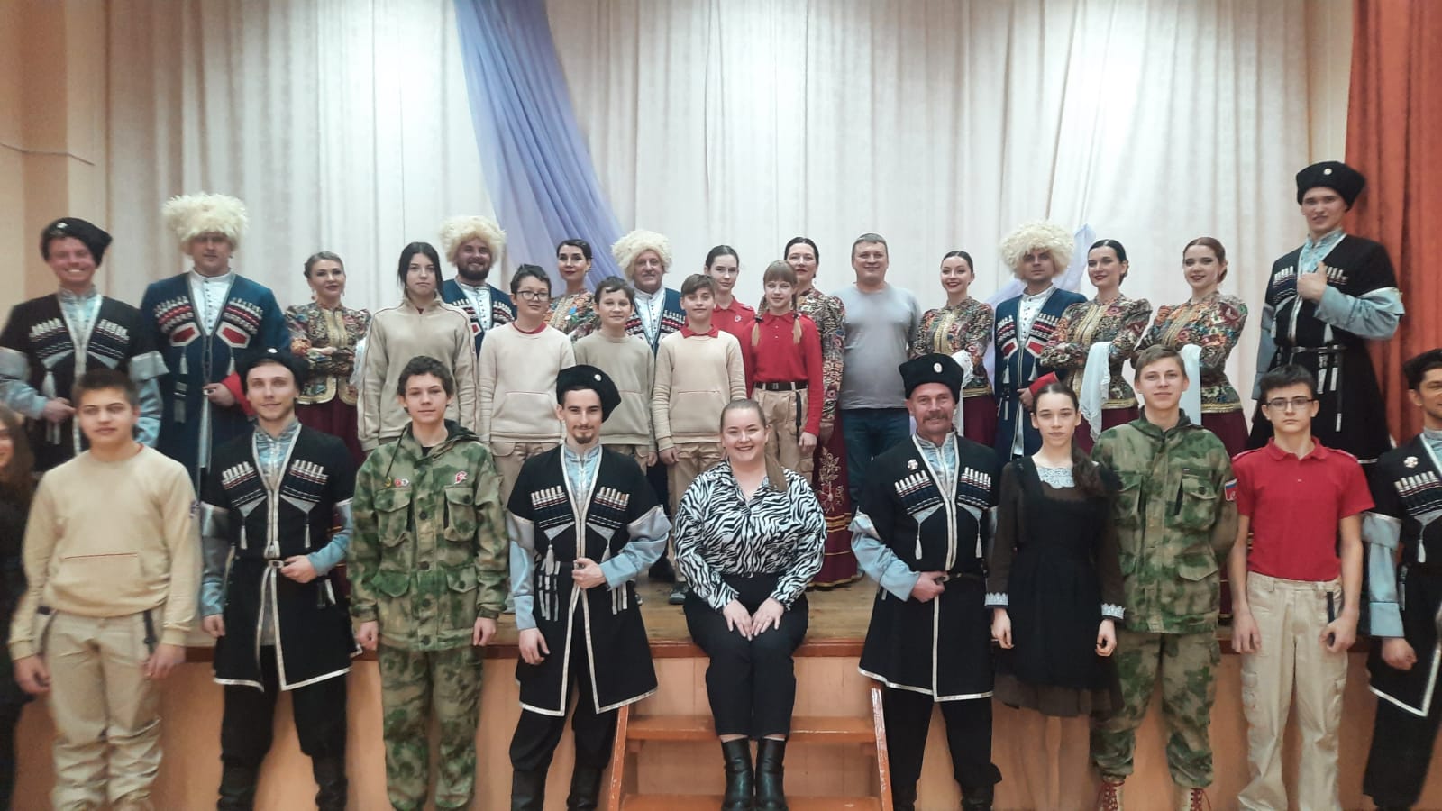 Ансамбль «Казачья застава» выступил в Воскресеновке Ансамбль «Казачья застава» выступил в Воскресеновке